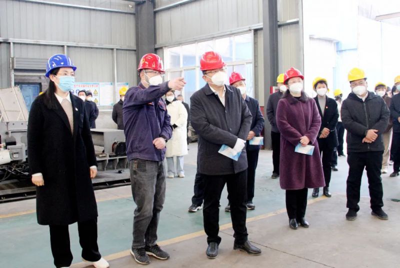 馬村區(qū)委書(shū)記師少輝，區(qū)委副書(shū)記、區(qū)長(zhǎng)王婕等人到演風(fēng)公司進(jìn)行調(diào)研